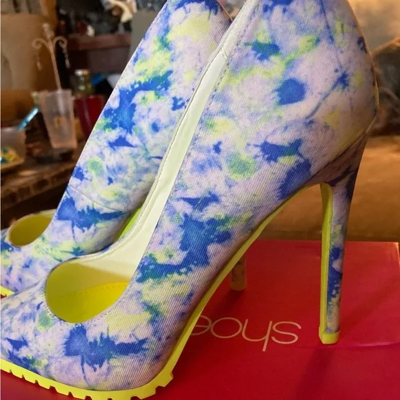 Tye dyed pumps - Picture 2 of 9